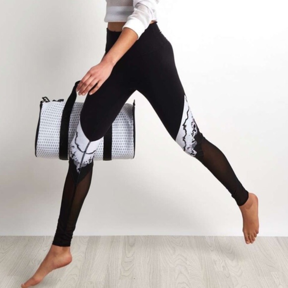 NEW Alo Yoga High-Waist Verse Legging - Medium